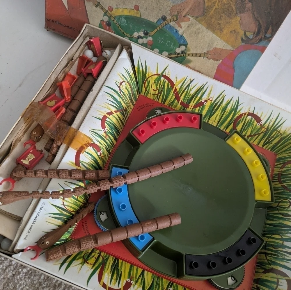 11969 Snakes in the Grass board game.